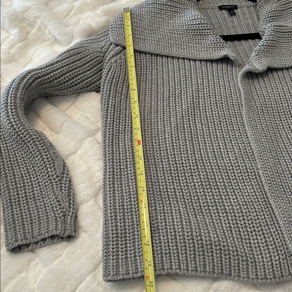Talbots Gray Women's Cardigan Sweater size medium - Picture 5 of 7
